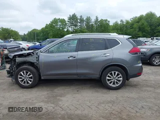 2017 Nissan Rogue S z VIN KNMAT2MVXHP609693, wystawiony jako IAAI lot #42342848 z przebiegiem 107 400 mil mil oraz . Historia ofert i sprzedaży dostępna na DreamBid. Obrazek 14.
