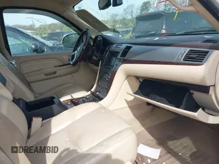 2007 Cadillac Escalade z VIN 1GYFK63887R287466, wystawiony jako IAAI lot #42118101 z przebiegiem Nie podano mil oraz . Historia ofert i sprzedaży dostępna na DreamBid. Obrazek 5.