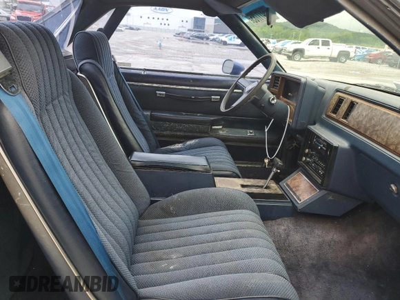 1981 Chevrolet El Camino z VIN 1GCCW80H0BD478009, wystawiony jako Copart lot #55471785 z przebiegiem 2 013 mil mil oraz Szkoda całkowita • Salvage title. Historia ofert i sprzedaży dostępna na DreamBid. Obrazek 10.