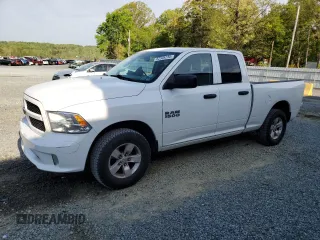 2018 Ram 1500 Tradesman z VIN 1C6RR7FG9JS331926, wystawiony jako Copart lot #52526235 z przebiegiem 106 028 mil mil oraz Szkoda całkowita • Salvage title. Historia ofert i sprzedaży dostępna na DreamBid. Obrazek 1.