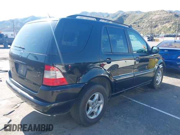 2001 Mercedes-Benz M-Class with VIN 4JGAB54E01A272539, listed as a IAAI auction lot 42124321 with 272,098 mi miles. Bid and sale history available at carsss.com. Image 4.