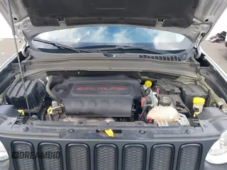 2017 Jeep Renegade Latitude with VIN ZACCJBBB5HPF68898, listed as a IAAI auction lot 41647375 with 98,270 mi miles. Bid and sale history available at carsss.com. Image 10.