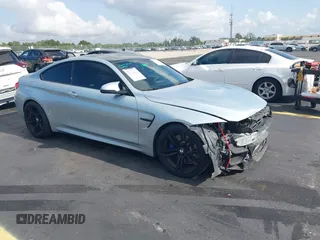 2015 BMW M4 z VIN WBS3R9C58FK335124, wystawiony jako IAAI lot #42456159 z przebiegiem 85 739 mil mil oraz . Historia ofert i sprzedaży dostępna na DreamBid. Obrazek 1.