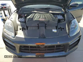 2021 Porsche Cayenne GTS z VIN WP1AG2AY3MDA34902, wystawiony jako Copart lot #49510465 z przebiegiem Nie podano mil oraz Szkoda całkowita • Salvage title. Historia ofert i sprzedaży dostępna na DreamBid. Obrazek 12.
