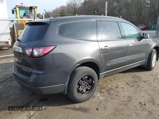 2015 Chevrolet Traverse LS z VIN 1GNKVFEDXFJ134436, wystawiony jako IAAI lot #41773596 z przebiegiem 156 326 mil mil oraz . Historia ofert i sprzedaży dostępna na DreamBid. Obrazek 4.