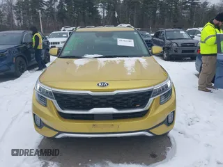 2021 Kia Seltos SX with VIN KNDETCA28M7166732, listed as a IAAI auction lot 41261289 with 35,979 mi miles. Bid and sale history available at carsss.com. Image 12.