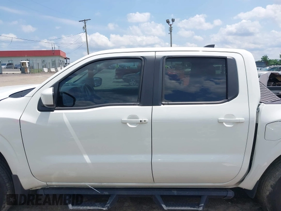 2024 Nissan Frontier SV z VIN 1N6ED1EK9RN633202, wystawiony jako IAAI lot #42227535 z przebiegiem 26 224 mil mil oraz . Historia ofert i sprzedaży dostępna na DreamBid. Obrazek 14.