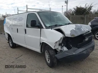 2007 Chevrolet Express Cargo Van with VIN 1GCGG25VX71126980, listed as a IAAI auction lot 41902596 with 89,628 mi miles. Bid and sale history available at carsss.com. Image 1.