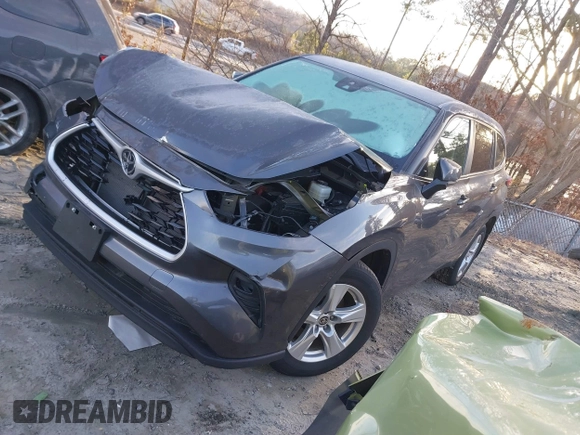 2023 Toyota Highlander L z VIN 5TDKDRBH2PS039426, wystawiony jako IAAI lot #41572761 z przebiegiem 28 220 mil mil oraz . Historia ofert i sprzedaży dostępna na DreamBid. Obrazek 2.