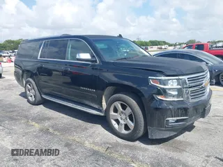2017 Chevrolet Suburban Premier z VIN 1GNSCJKC4HR127667, wystawiony jako IAAI lot #41936945 z przebiegiem 139 006 mil mil oraz . Historia ofert i sprzedaży dostępna na DreamBid. Obrazek 1.
