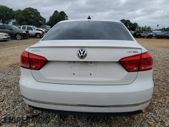 2014 Volkswagen Passat SEL Premium with VIN 1VWCN7A33EC109183, listed as a Copart auction lot 61369595 with 146,794 mi miles and Salvage title. Bid and sale history available at DreamBid. Image 6.