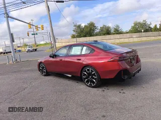 2024 BMW i5 M60 z VIN WBY43FK05RCR29359, wystawiony jako Copart lot #77178394 z przebiegiem 45 mil mil oraz Szkody całkowita. Historia ofert i sprzedaży dostępna na DreamBid. Obrazek 2.