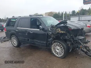 2017 Lincoln Navigator Select z VIN 5LMJJ2HT3HEL04748, wystawiony jako IAAI lot #41958659 z przebiegiem 156 173 mil mil oraz . Historia ofert i sprzedaży dostępna na DreamBid. Obrazek 13.