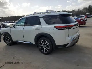 2023 Nissan Pathfinder Platinum z VIN 5N1DR3DGXPC272592, wystawiony jako Copart lot #46348395 z przebiegiem 27 669 mil mil oraz Szkoda całkowita • Salvage title. Historia ofert i sprzedaży dostępna na DreamBid. Obrazek 2.