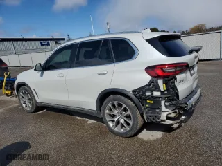 2021 BMW X5 xDrive40i with VIN 5UXCR6C07M9H39807, listed as a Copart auction lot 50229415 with 84,031 mi miles and Clean Title. Bid and sale history available at carsss.com. Image 2.