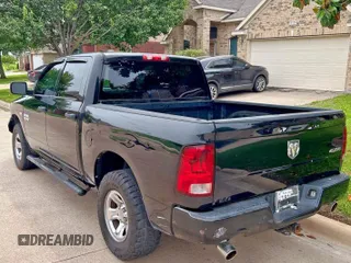 2013 Ram 1500 Express z VIN 1C6RR7KT6DS596651, wystawiony jako Copart lot #59200565 z przebiegiem 221 845 mil mil oraz Czysty tytuł • Clean title. Historia ofert i sprzedaży dostępna na DreamBid. Obrazek 3.