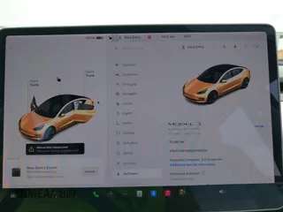 2018 Tesla Model 3 Long Range Battery z VIN 5YJ3E1EB8JF096249, wystawiony jako IAAI lot #42150031 z przebiegiem 70 981 mil mil oraz . Historia ofert i sprzedaży dostępna na DreamBid. Obrazek 7.