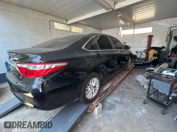 2017 Toyota Camry XLE with VIN 4T1BF1FK3HU349322, listed as a Copart auction lot 54959135 with 71,125 mi miles and Clean Title. Bid and sale history available at carsss.com. Image 4.