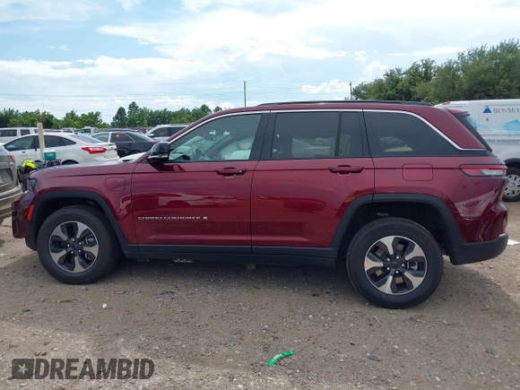 2024 Jeep Grand Cherokee z VIN 1C4RJYB67RC135573, wystawiony jako IAAI lot #42583658 z przebiegiem 21 552 mil mil oraz . Historia ofert i sprzedaży dostępna na DreamBid. Obrazek 15.
