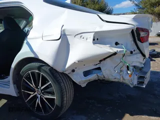 2023 Toyota Camry SE z VIN 4T1G11BK2PU076186, wystawiony jako IAAI lot #41602143 z przebiegiem 18 307 mil mil oraz . Historia ofert i sprzedaży dostępna na DreamBid. Obrazek 17.