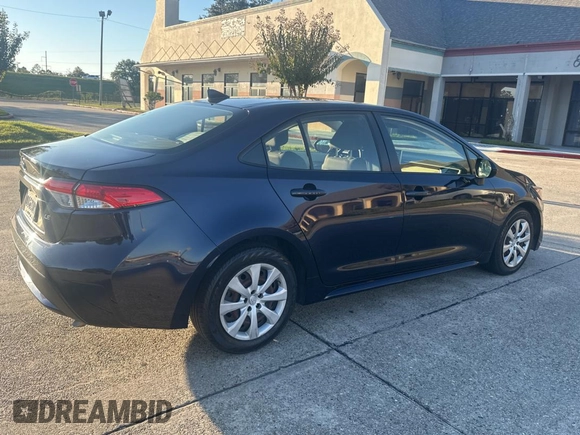 2021 Toyota Corolla LE with VIN JTDEPMAE3MJ123908, listed as a Copart auction lot 77035554 with 45,056 mi miles and Clean Title. Bid and sale history available at DreamBid. Image 4.
