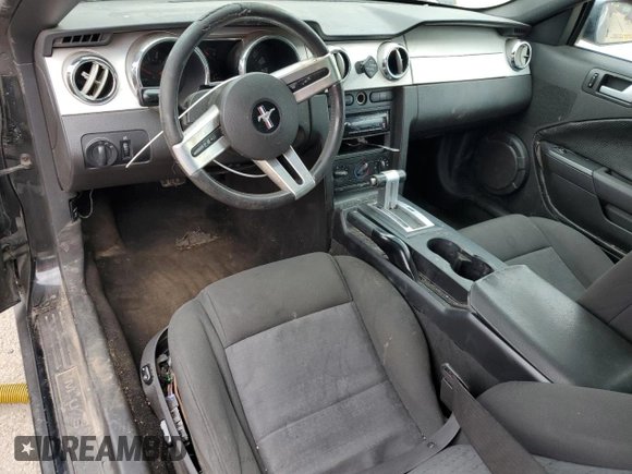 2005 Ford Mustang Deluxe z VIN 1ZVFT80N755258602, wystawiony jako Copart lot #57840845 z przebiegiem 155 278 mil mil oraz Szkoda całkowita • Salvage title. Historia ofert i sprzedaży dostępna na DreamBid. Obrazek 8.