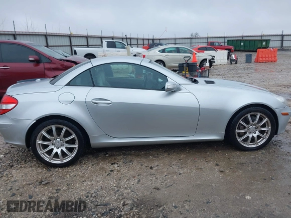 2005 Mercedes-Benz SLK 230/320 z VIN WDBWK56FX5F075529, wystawiony jako IAAI lot #41535391 z przebiegiem 104 792 mil mil oraz . Historia ofert i sprzedaży dostępna na DreamBid. Obrazek 13.
