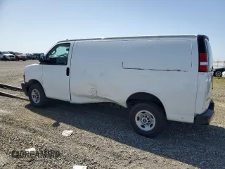 2019 GMC Savana Cargo z VIN 1GTW7AFG1K1246472, wystawiony jako Copart lot #47945425 z przebiegiem 67 493 mil mil oraz Szkody całkowita. Historia ofert i sprzedaży dostępna na DreamBid. Obrazek 2.