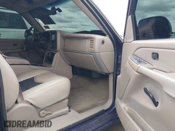 2004 Chevrolet Silverado 1500 LS with VIN 1GCEC14T04Z345909, listed as a IAAI auction lot 41773393 with 165,164 mi miles. Bid and sale history available at carsss.com. Image 5.
