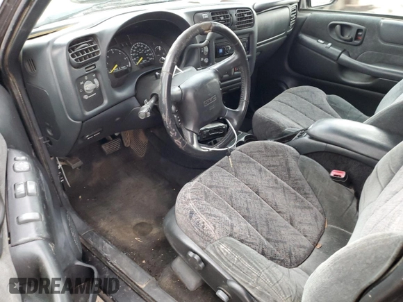2000 Chevrolet Blazer LS z VIN 1GNCT18W1YK151830, wystawiony jako Copart lot #88799235 z przebiegiem 190 019 mil mil oraz Nie do naprawy • Non repairable. Historia ofert i sprzedaży dostępna na DreamBid. Obrazek 8.