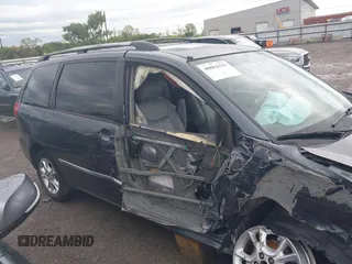 2006 Toyota Sienna XLE with VIN 5TDZA22CX6S503189, listed as a IAAI auction lot 40062519 with 155,909 mi miles. Bid and sale history available at carsss.com. Image 13.