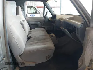 1989 Ford F-350 with VIN 2FTJW35M9KCA56949, listed as a IAAI auction lot 42244693 with 81,044 mi miles and . Bid and sale history available at DreamBid. Image 5.