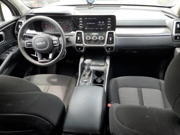 2022 Kia Sorento LX z VIN 5XYRG4LC0NG103579, wystawiony jako Copart lot #58054925 z przebiegiem 101 407 mil mil oraz Szkoda całkowita • Salvage title. Historia ofert i sprzedaży dostępna na DreamBid. Obrazek 8.