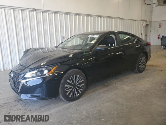 2025 Nissan Altima SV z VIN 1N4BL4DV6SN381202, wystawiony jako Copart lot #59273895 z przebiegiem 3 383 mil mil oraz Czysty tytuł • Clean title. Historia ofert i sprzedaży dostępna na DreamBid. Obrazek 1.