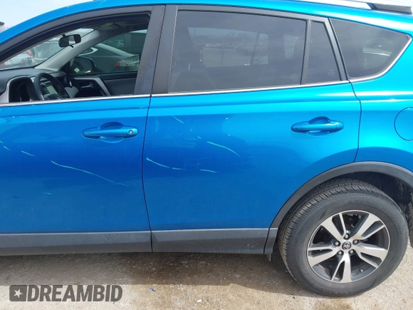 2018 Toyota RAV4 XLE with VIN JTMWFREV2JJ752568, listed as a IAAI auction lot 41795891 with 37,886 mi miles. Bid and sale history available at carsss.com. Image 14.