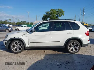 2011 BMW X5 35i with VIN 5UXZV4C52BL410497, listed as a IAAI auction lot 41995459 with 162,781 mi miles. Bid and sale history available at carsss.com. Image 14.