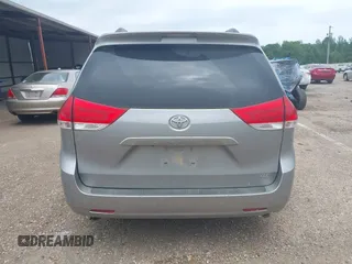 2012 Toyota Sienna XLE AAS с VIN 5TDYK3DC8CS276589, выставлен на аукционе IAAI как лот 42252242 с пробегом 221 618 миль миль и . История ставок и продаж доступна на DreamBid. Изображение 17.