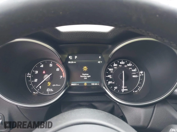 2018 Alfa Romeo Stelvio z VIN ZASFAKAN9J7B75330, wystawiony jako IAAI lot #41923353 z przebiegiem 68 251 mil mil oraz . Historia ofert i sprzedaży dostępna na DreamBid. Obrazek 7.