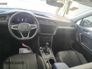 2024 Volkswagen Tiguan SE с VIN 3VV3B7AX0RM107010, выставлен на аукционе IAAI как лот 42889810 с пробегом 22 903 миль миль и . История ставок и продаж доступна на DreamBid. Изображение 25.