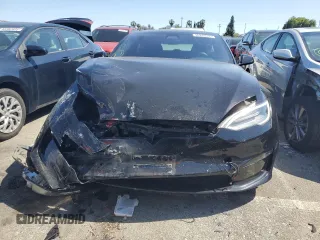 2022 Tesla Model S Plaid z VIN 5YJSA1E62NF471696, wystawiony jako Copart lot #56249555 z przebiegiem Nie podano mil oraz Szkoda całkowita • Salvage title. Historia ofert i sprzedaży dostępna na DreamBid. Obrazek 5.