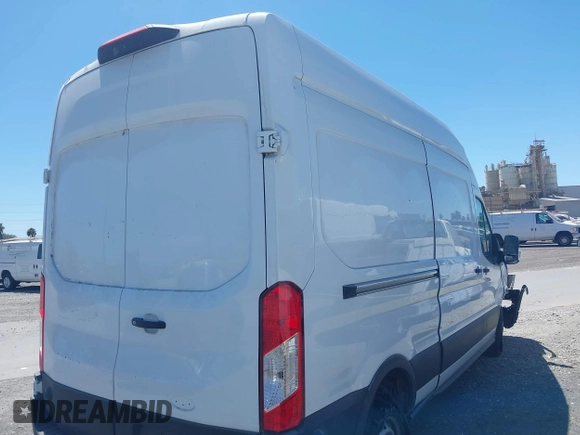 2020 Ford Transit Cargo z VIN 1FTBR1X84LKB78275, wystawiony jako IAAI lot #41825509 z przebiegiem 78 826 mil mil oraz . Historia ofert i sprzedaży dostępna na DreamBid. Obrazek 4.