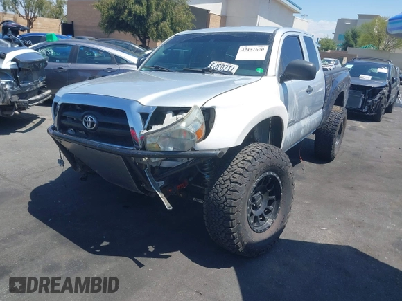 2008 Toyota Tacoma with VIN 5TEUU42N58Z522656, listed as a IAAI auction lot 42151670 with Not Provided miles and . Bid and sale history available at carsss.com. Image 2.
