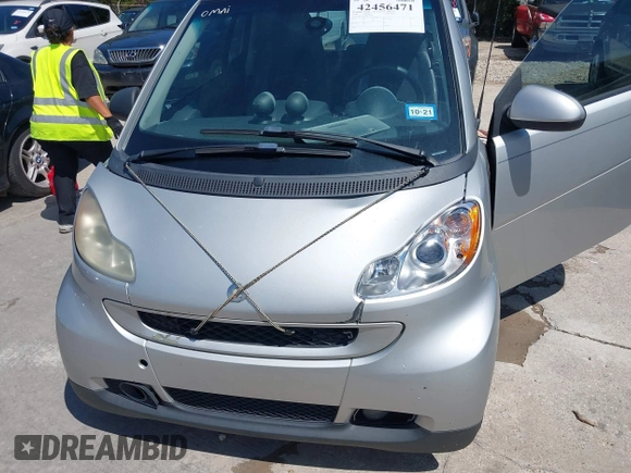 2008 Smart fortwo Pure with VIN WMEEJ31X68K106096, listed as a IAAI auction lot 42456471 with 92,074 mi miles and . Bid and sale history available at DreamBid. Image 6.