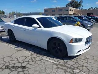 2013 Dodge Charger SE z VIN 2C3CDXBG7DH525342, wystawiony jako IAAI lot #41901140 z przebiegiem 195 026 mil mil oraz . Historia ofert i sprzedaży dostępna na DreamBid. Obrazek 1.