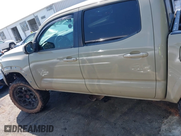 2017 Toyota Tacoma SR5 z VIN 3TMAZ5CN1HM026355, wystawiony jako IAAI lot #42060428 z przebiegiem 165 096 mil mil oraz . Historia ofert i sprzedaży dostępna na DreamBid. Obrazek 14.
