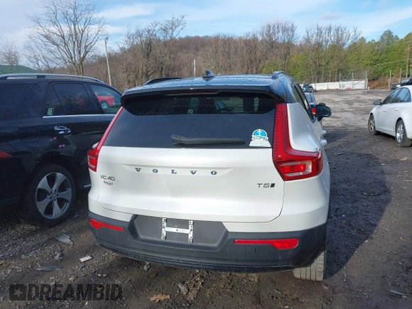 2021 Volvo XC40 R-Design with VIN YV4162UM6M2402320, listed as a IAAI auction lot 41849873 with 78,526 mi miles and . Bid and sale history available at carsss.com. Image 16.