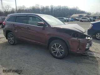 2017 Toyota Highlander XLE with VIN 5TDJZRFH4HS462890, listed as a Copart auction lot 48842515 with 136,303 mi miles and Salvage Title. Bid and sale history available at carsss.com. Image 4.