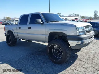 2005 Chevrolet Silverado 1500 LS with VIN 2GCEK13T351136405, listed as a IAAI auction lot 41684903 with 303,874 mi miles. Bid and sale history available at carsss.com. Image 1.