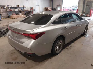 2019 Toyota Avalon XLE z VIN 4T1BZ1FB0KU027896, wystawiony jako IAAI lot #42110371 z przebiegiem 107 104 mil mil oraz . Historia ofert i sprzedaży dostępna na DreamBid. Obrazek 4.