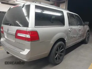 2007 Lincoln Navigator z VIN 5LMFL28597LJ11032, wystawiony jako IAAI lot #42250797 z przebiegiem 248 112 mil mil oraz . Historia ofert i sprzedaży dostępna na DreamBid. Obrazek 4.